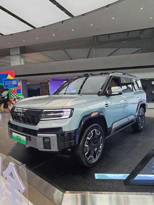 成都35比亚迪方程豹硬派越野的爆款，英菲尼迪35周年与你共成长